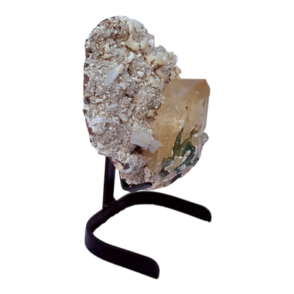 Stilbite with honey calcite