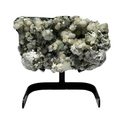 Apophyllite / stilbite /Mordenite on Gyrolite