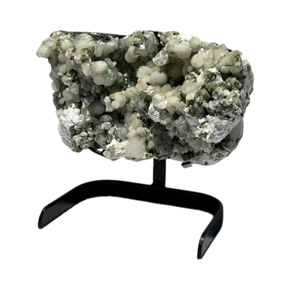 Apophyllite / stilbite /Mordenite on Gyrolite